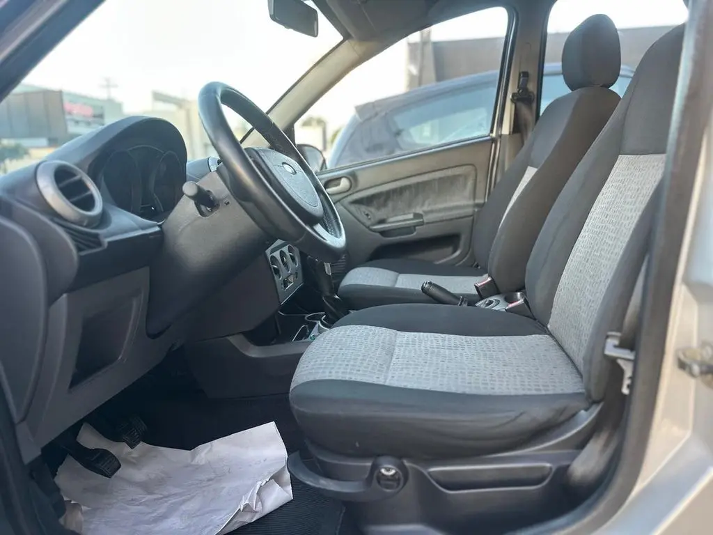 FORD Fiesta Sedan - Foto