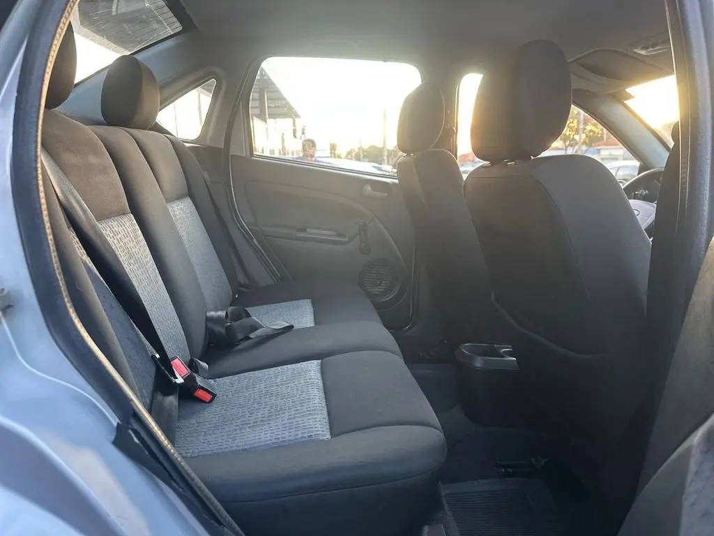 FORD Fiesta Sedan - Foto