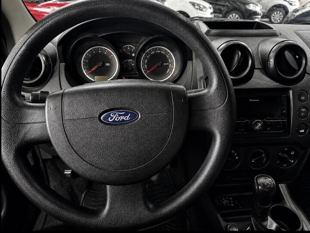FORD Fiesta Sedan - Foto