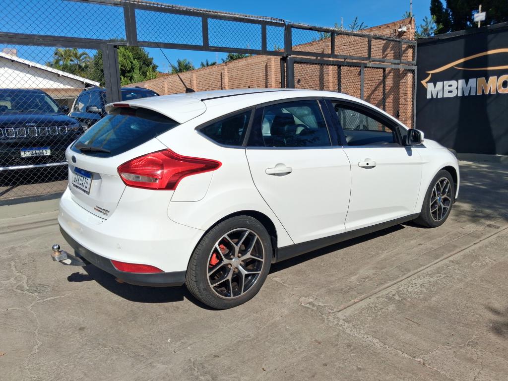 FORD Focus Hatch - Foto