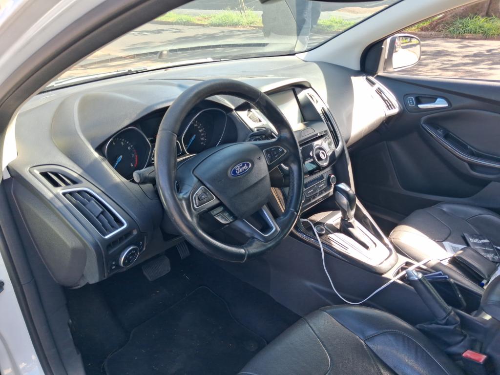 FORD Focus Hatch - Foto