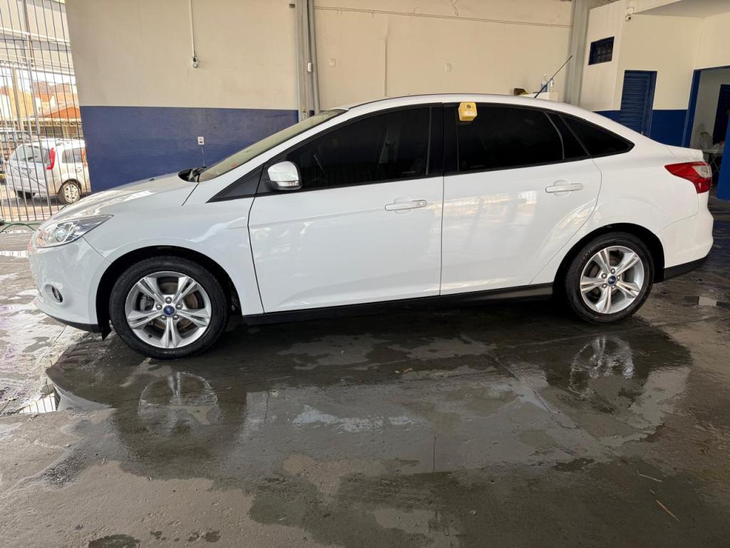 FORD Focus Sedan - Foto
