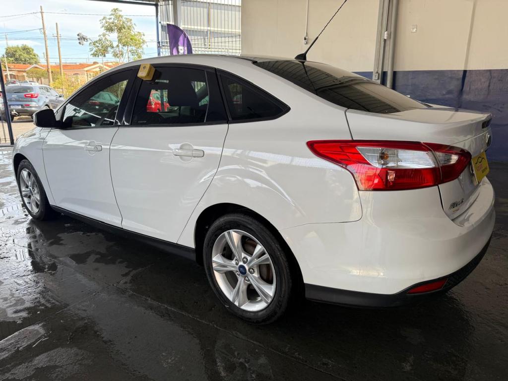 FORD Focus Sedan - Foto