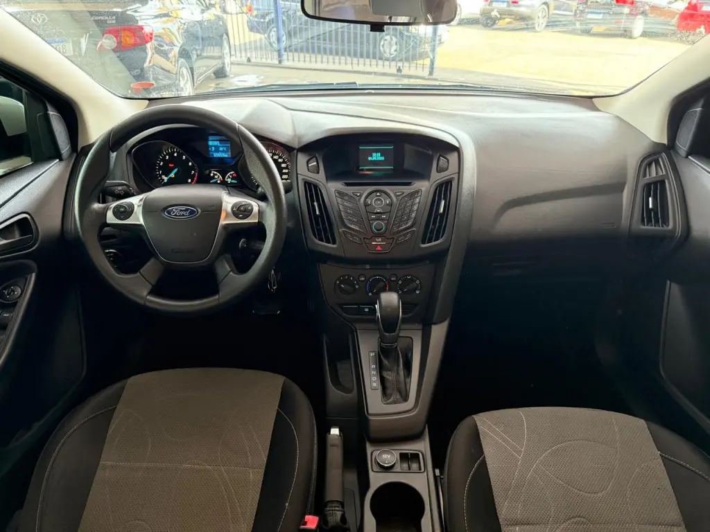 FORD Focus Sedan - Foto