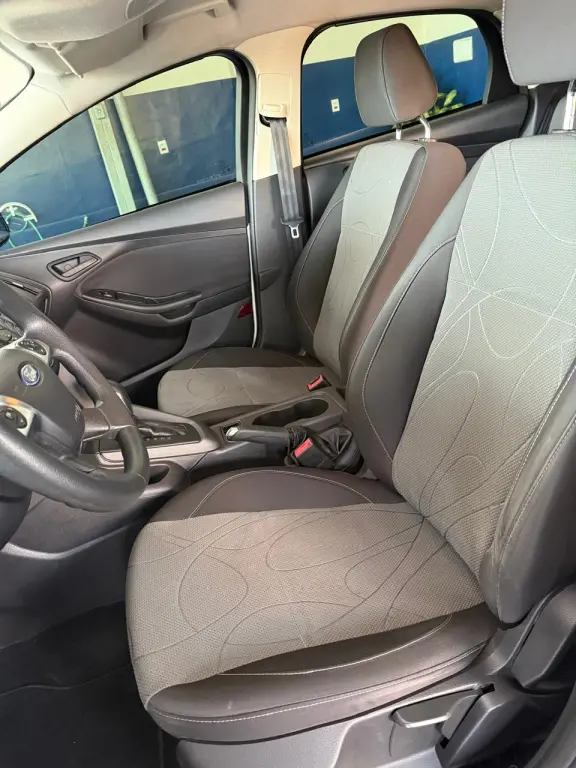 FORD Focus Sedan - Foto