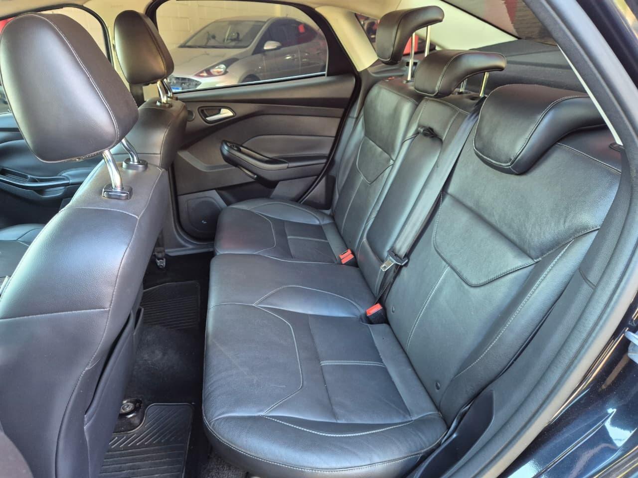 FORD Focus Sedan - Foto