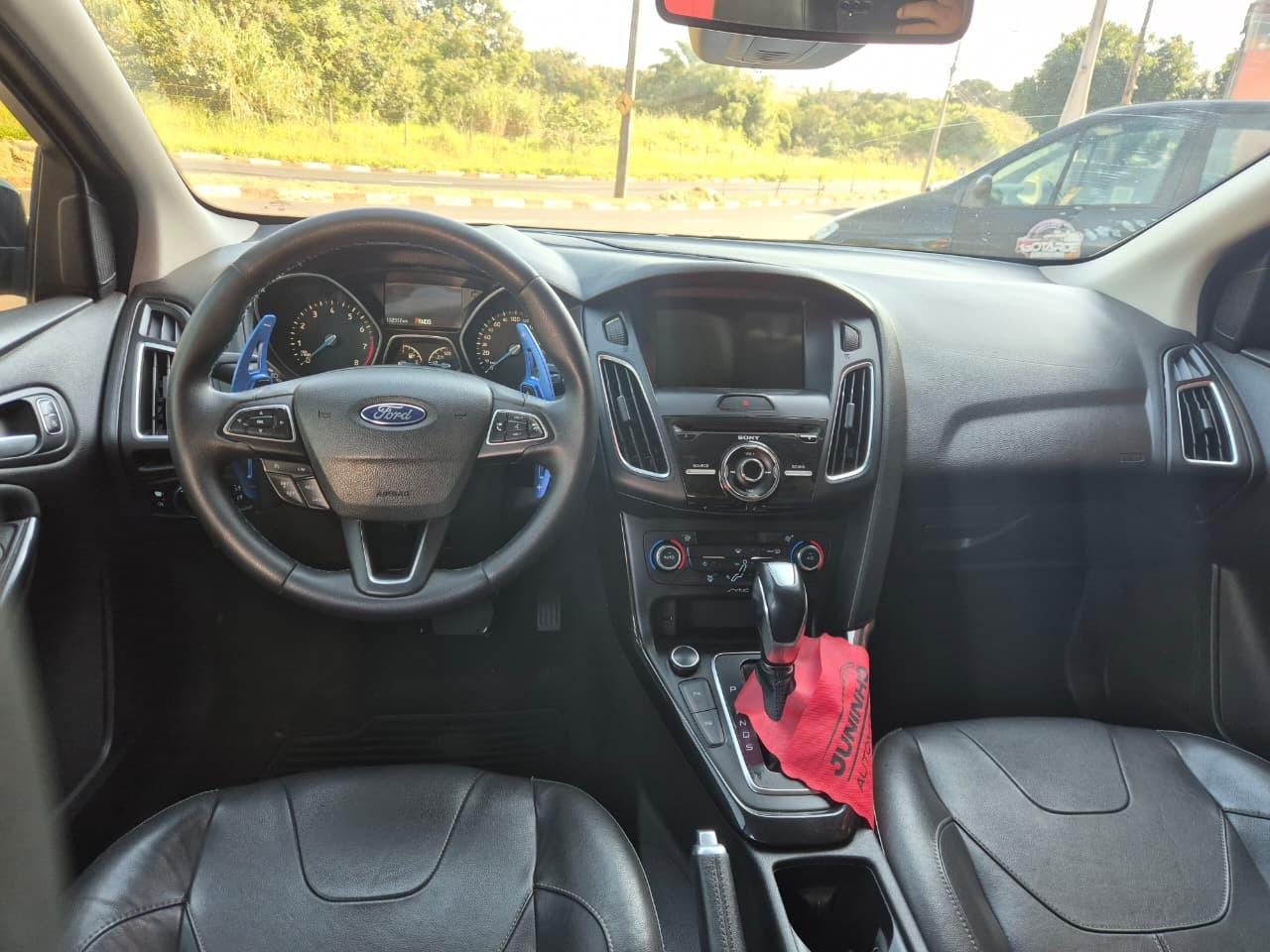 FORD Focus Sedan - Foto