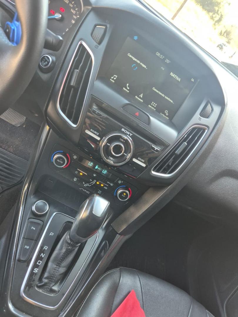 FORD Focus Sedan - Foto