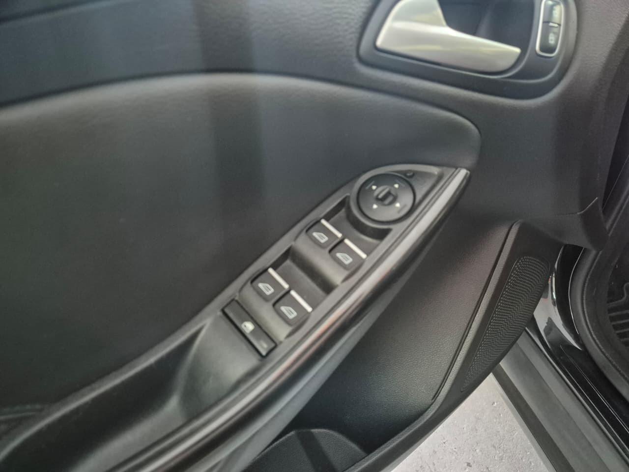 FORD Focus Sedan - Foto