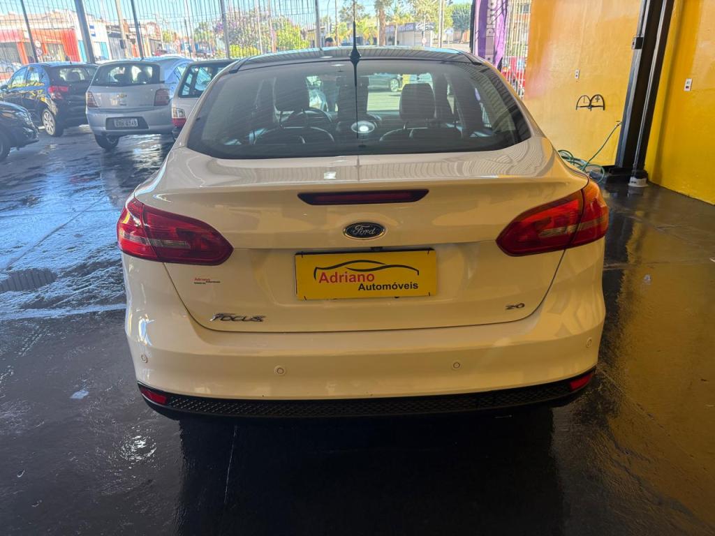 FORD Focus Sedan - Foto
