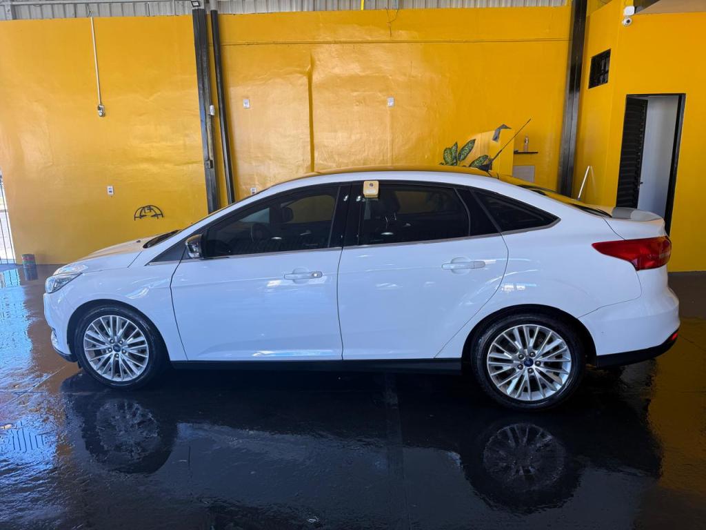 FORD Focus Sedan - Foto