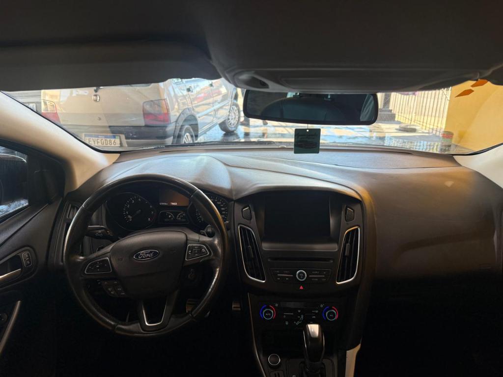 FORD Focus Sedan - Foto