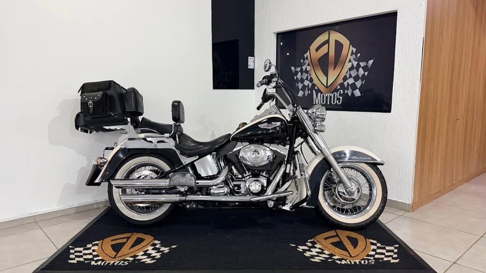 HARLEY DAVIDSON Softail DeLuxe