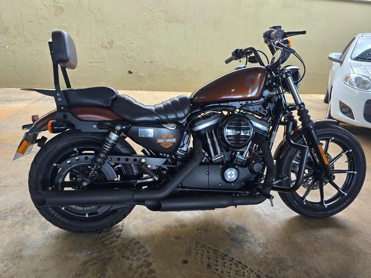 HARLEY DAVIDSON Sportster XL 883 - Foto