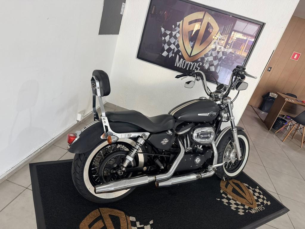 HARLEY DAVIDSON Sportster XL 1200 Custom - Foto