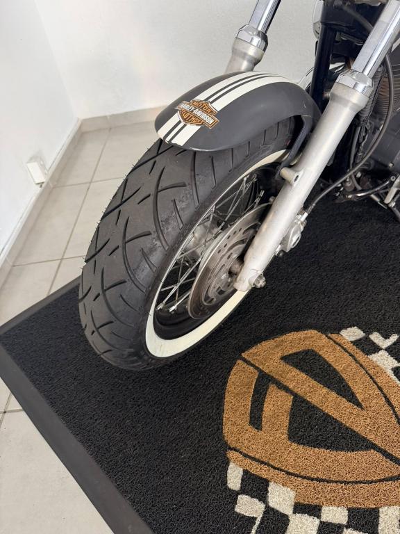 HARLEY DAVIDSON Sportster XL 1200 Custom - Foto