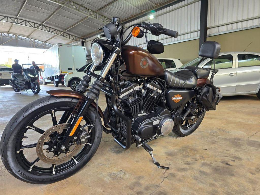 HARLEY DAVIDSON Sportster XL 883