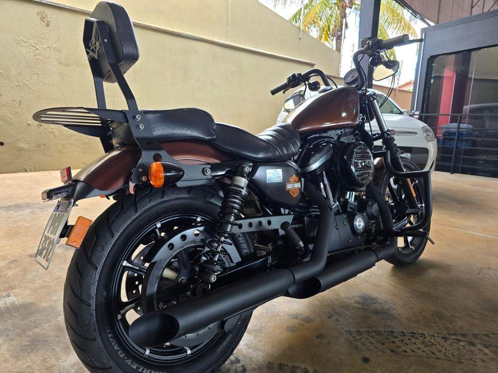 HARLEY DAVIDSON Sportster XL 883 - Foto