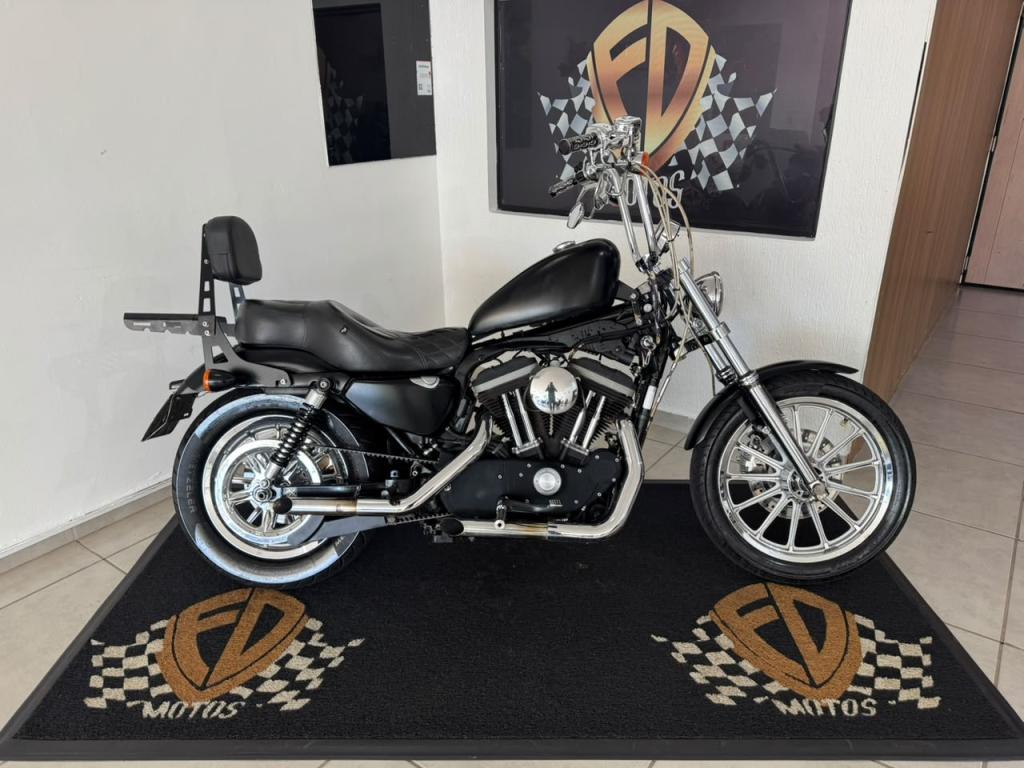 HARLEY DAVIDSON Sportster XL 883
