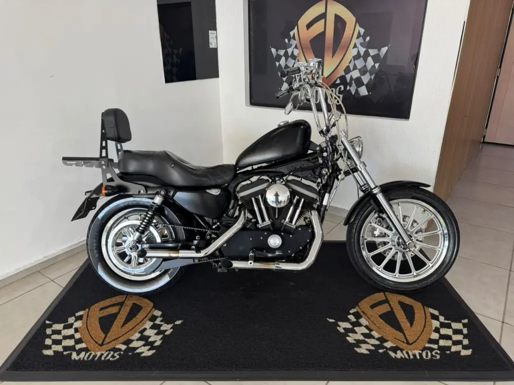 HARLEY DAVIDSON Sportster XL 883