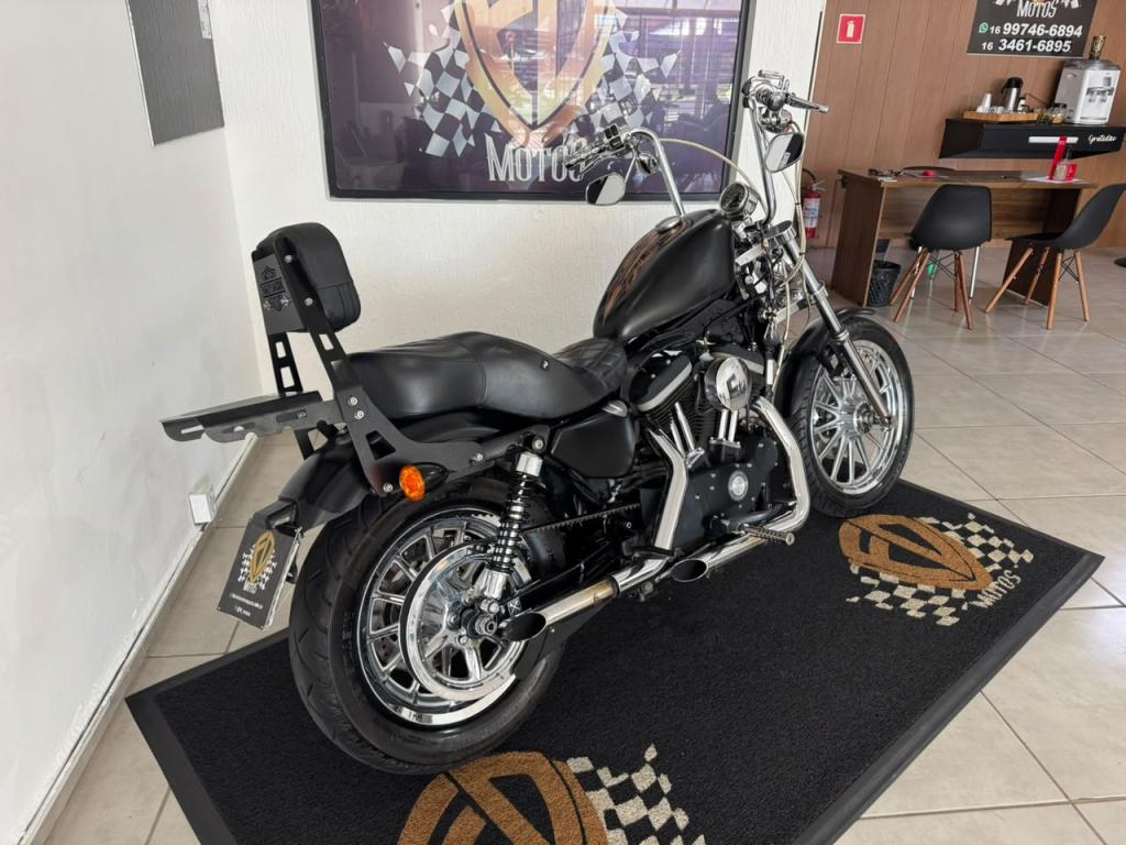 HARLEY DAVIDSON Sportster XL 883 - Foto