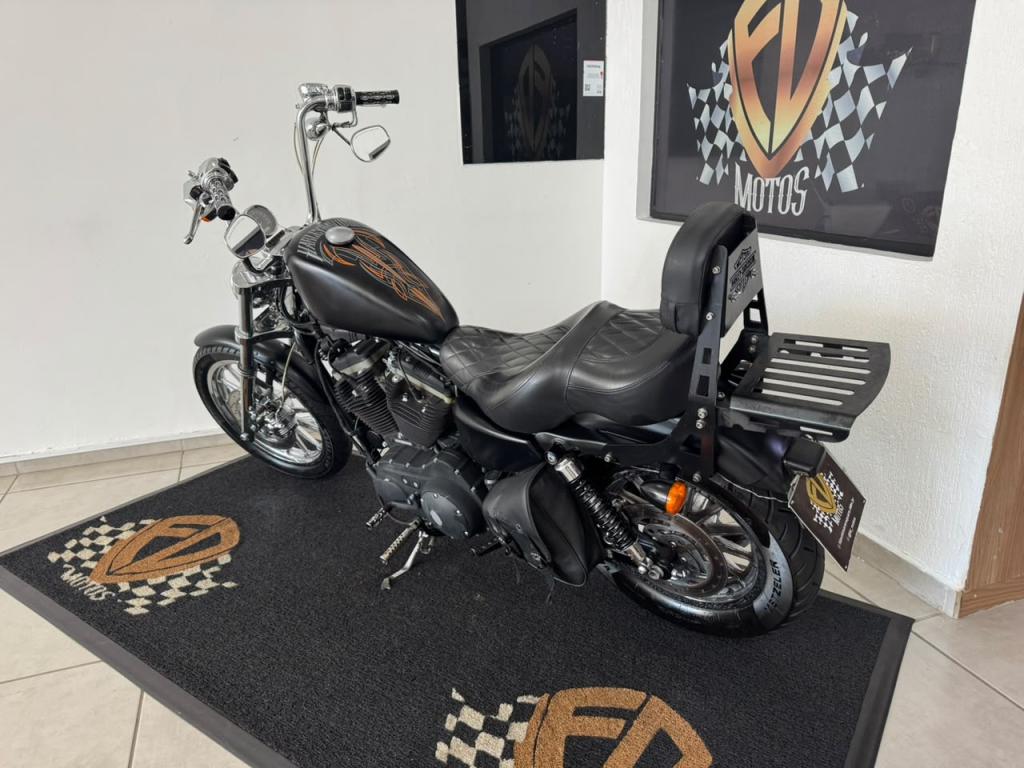 HARLEY DAVIDSON Sportster XL 883 - Foto