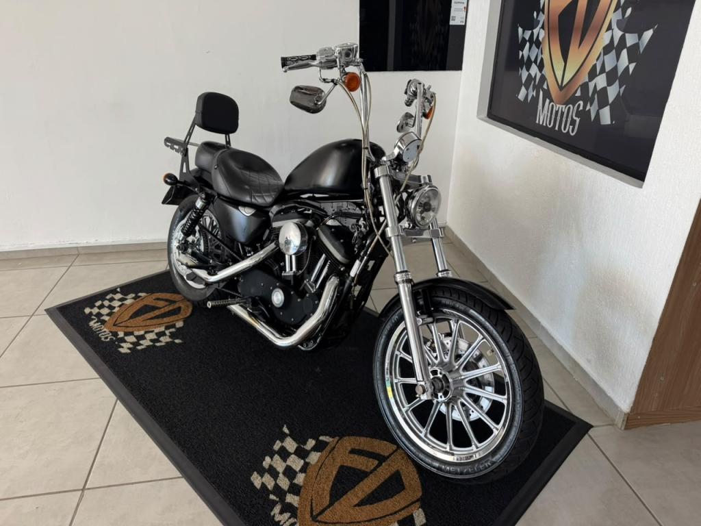 HARLEY DAVIDSON Sportster XL 883 - Foto