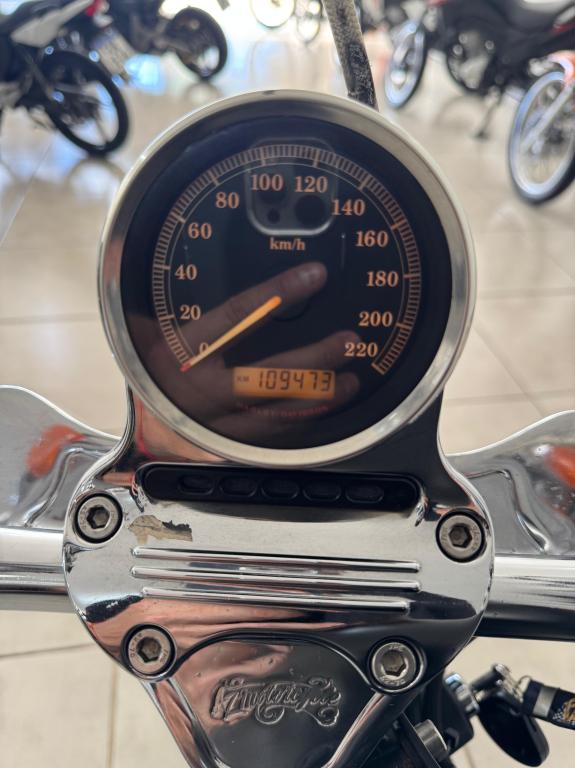 HARLEY DAVIDSON Sportster XL 883 - Foto