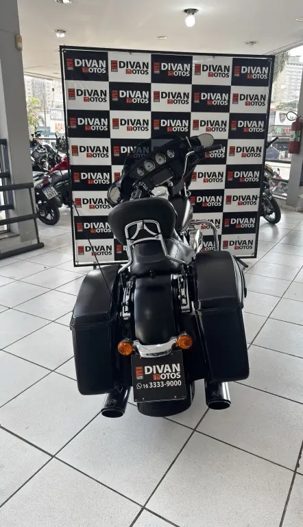 HARLEY DAVIDSON Street Glide FLHX - Foto