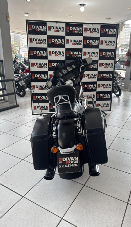 HARLEY DAVIDSON Street Glide FLHX - Foto