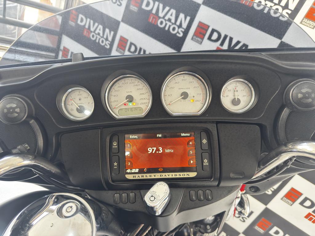 HARLEY DAVIDSON Street Glide FLHX - Foto