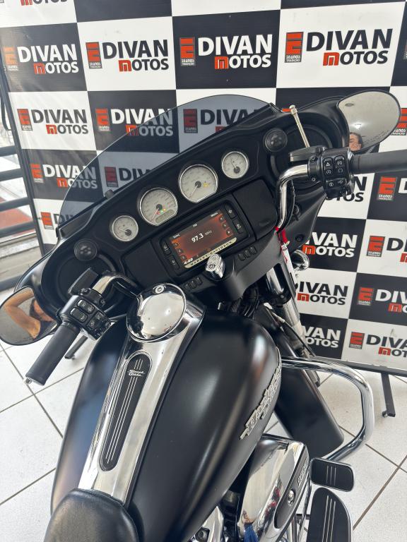 HARLEY DAVIDSON Street Glide FLHX - Foto