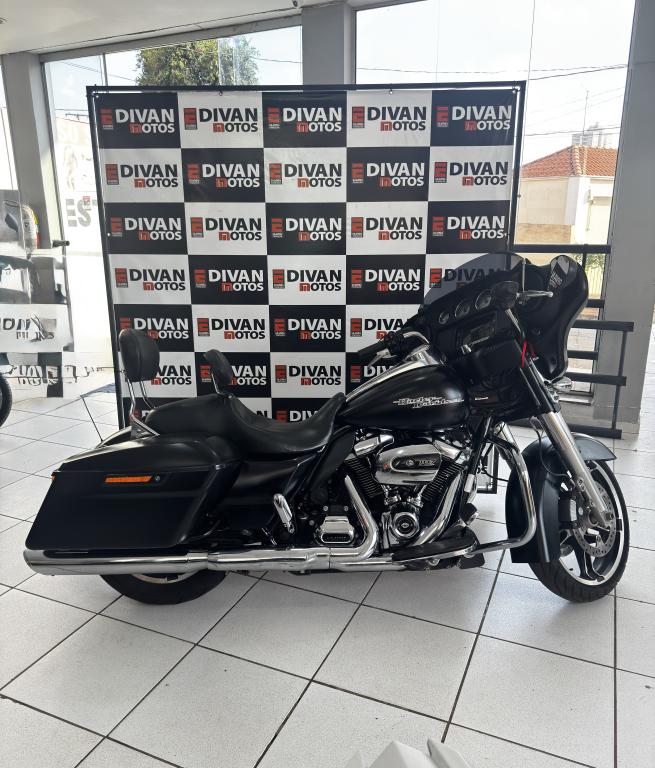 HARLEY DAVIDSON Street Glide FLHX - Foto