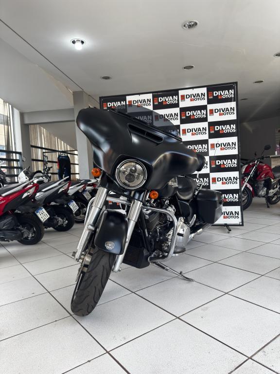 HARLEY DAVIDSON Street Glide FLHX - Foto