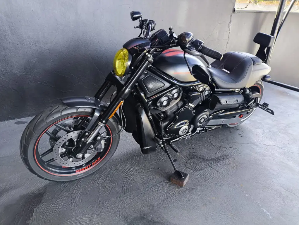 HARLEY DAVIDSON V-Rod - Foto