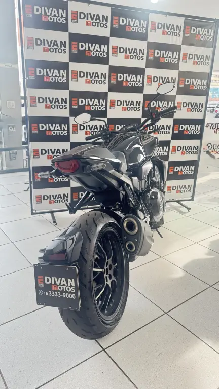 HONDA CB 1000 R - Foto