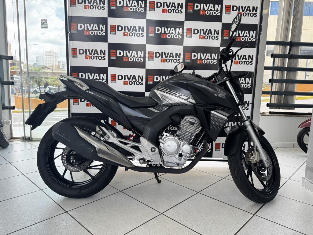 HONDA CB 250 F Twister