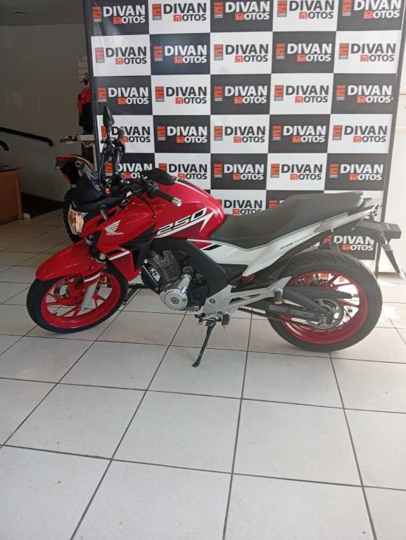 HONDA CB 250 F Twister - Foto