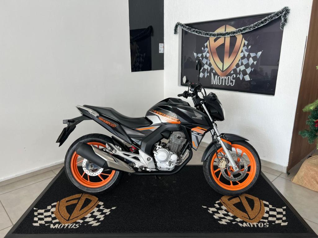 HONDA CB 250 F Twister - Foto