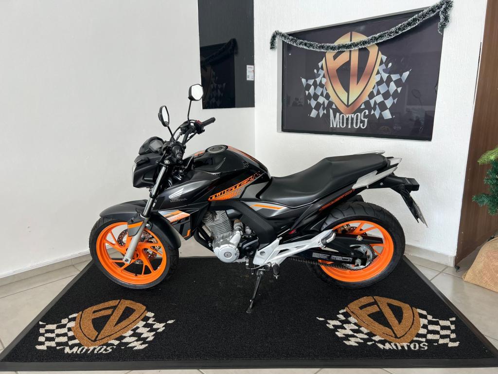 HONDA CB 250 F Twister - Foto