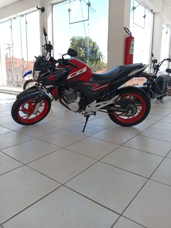 HONDA CB 250 F Twister - Foto