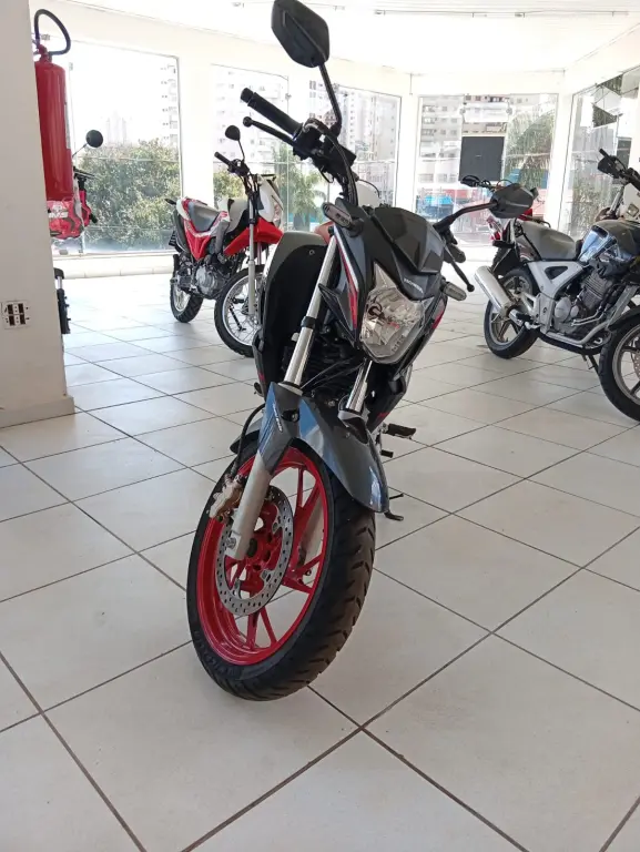 HONDA CB 250 F Twister - Foto