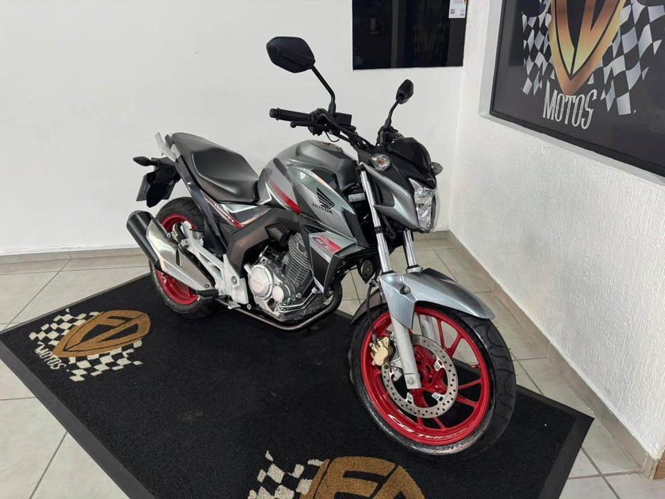 HONDA CB 250 F Twister - Foto