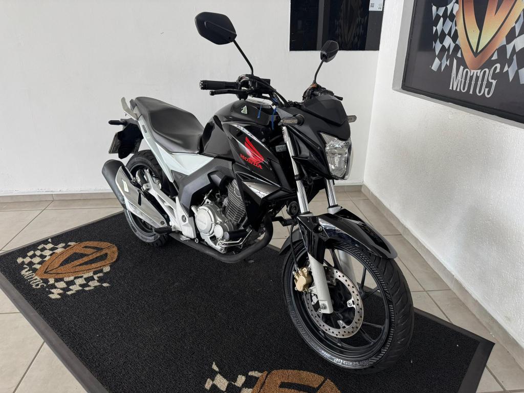 HONDA CB 250 F Twister - Foto