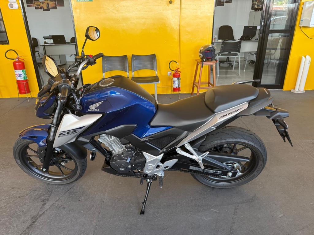 HONDA CB 300 F Twister - Foto