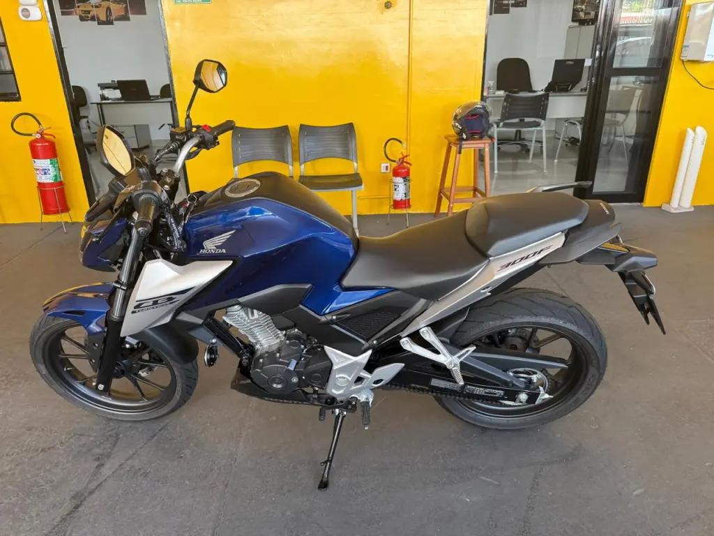 HONDA CB 300 F Twister