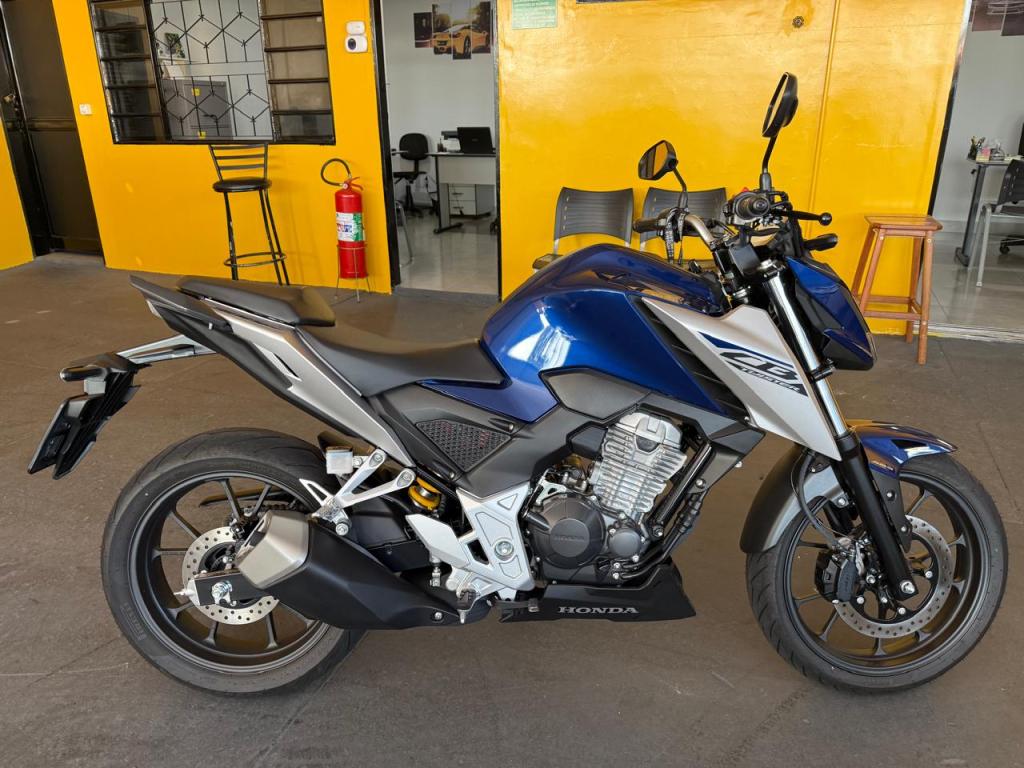 HONDA CB 300 F Twister - Foto