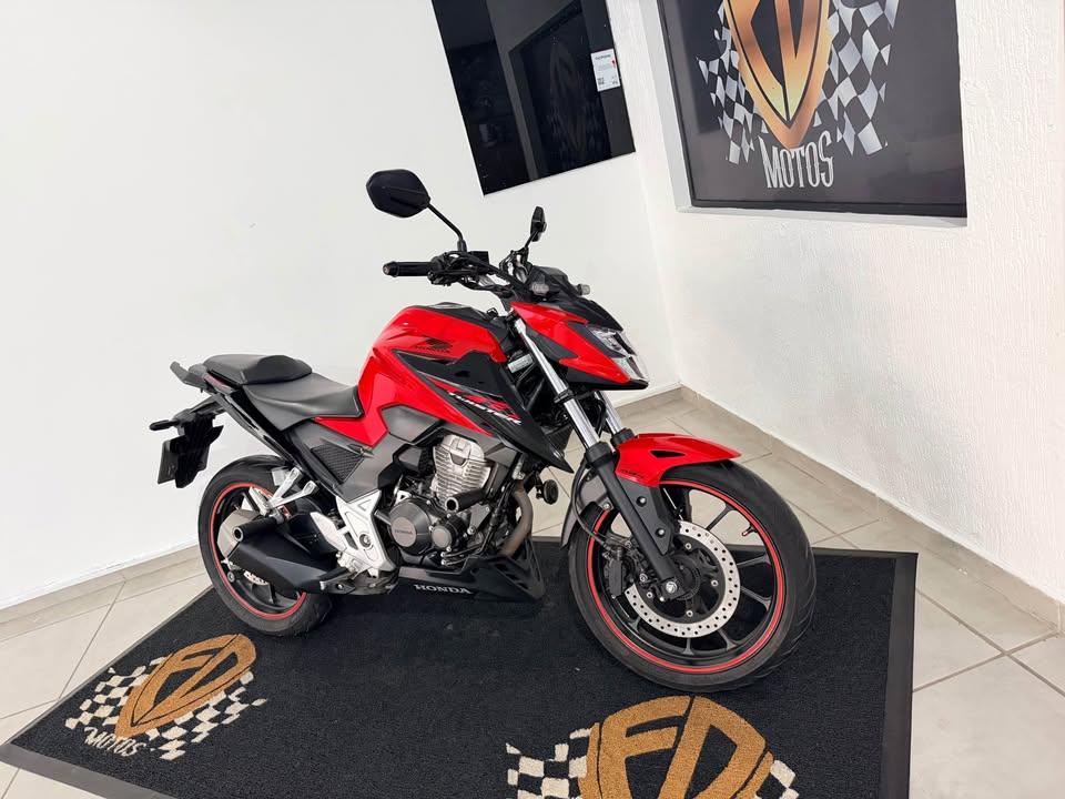 HONDA CB 300 F Twister - Foto