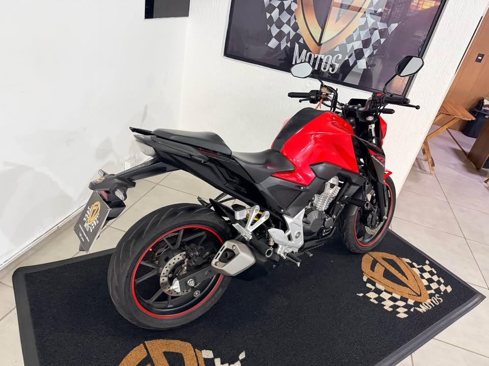 HONDA CB 300 F Twister - Foto