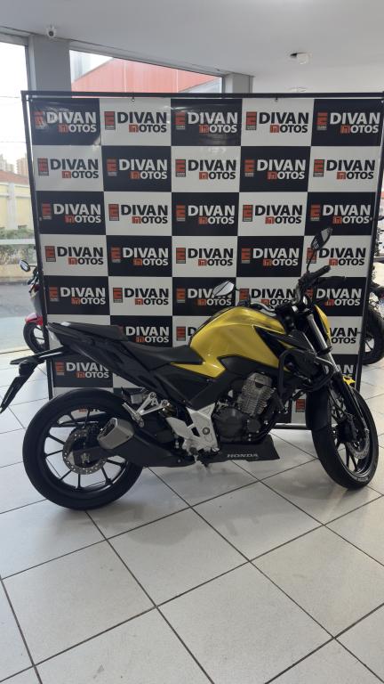 HONDA CB 300 F Twister - Foto
